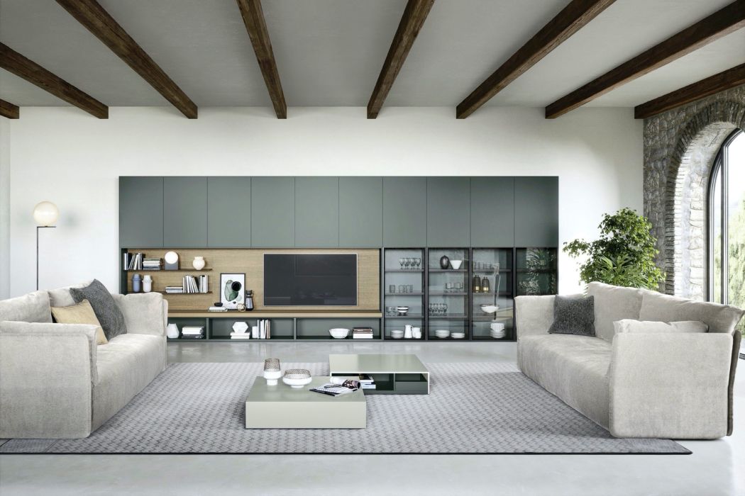 grande soggiorno grigio e verde