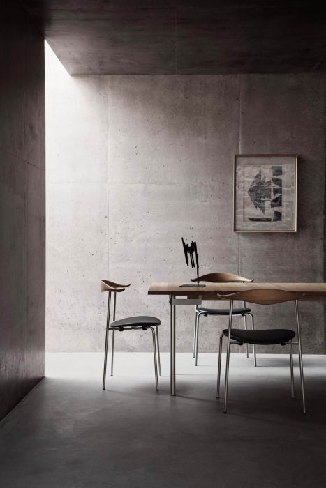 tavolo e sedia di design grigio e legno
