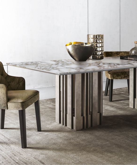 tavolo marmo e marrone raffinato